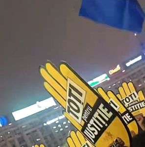 A treia zi de proteste în Piaţa Victoriei după documentarul Recorder despre justiţie